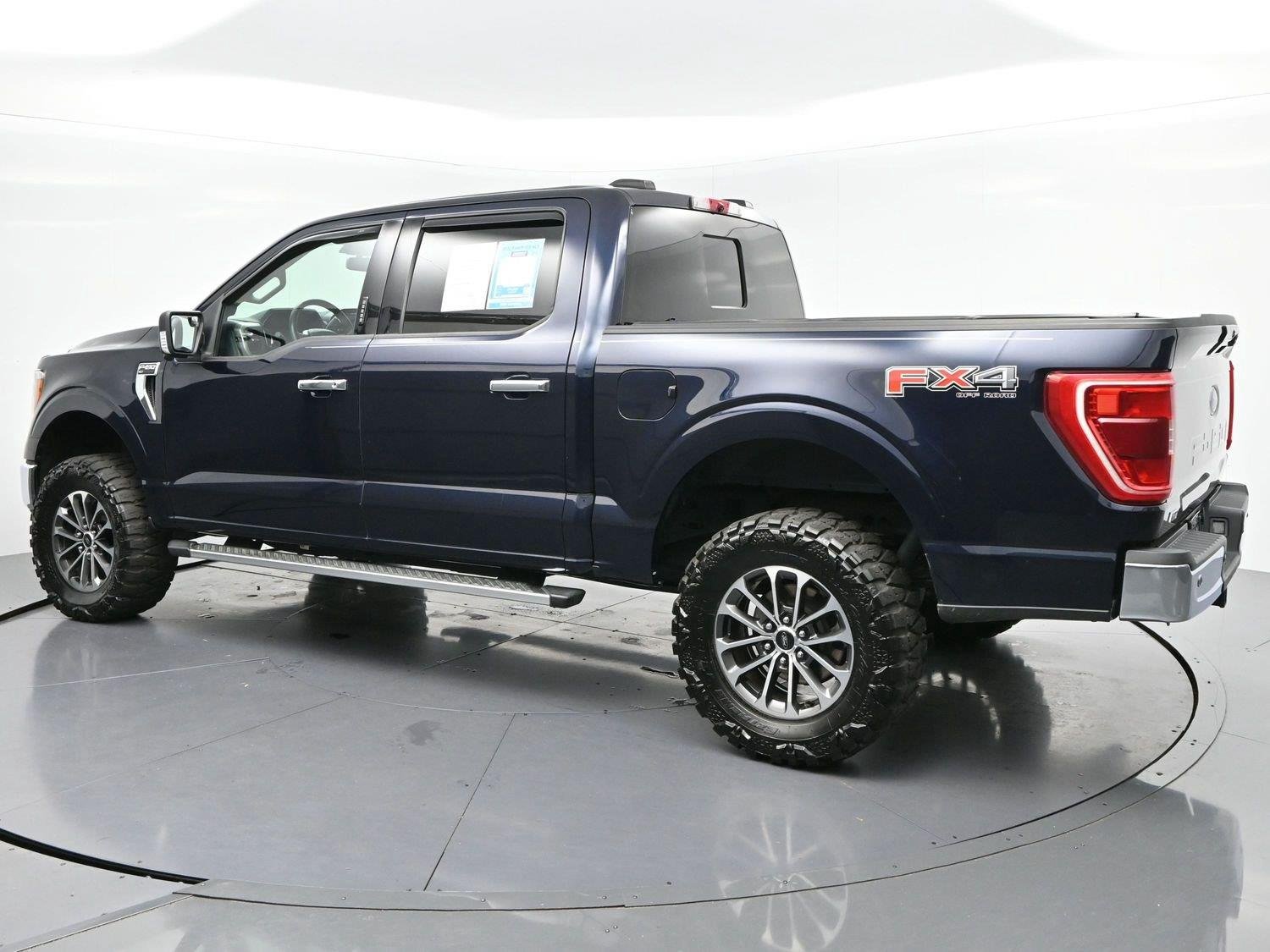 Used 2022 Antimatter Blue Ford XLT image 5
