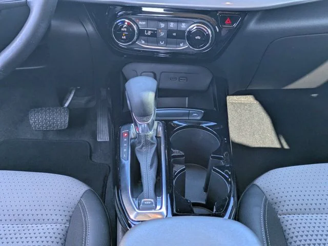 Used 2025 White Chevrolet LT image 19