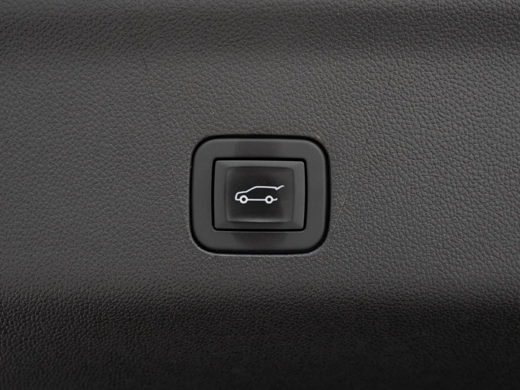 Used 2025 Onyx Black GMC AT4 Ultimate image 23