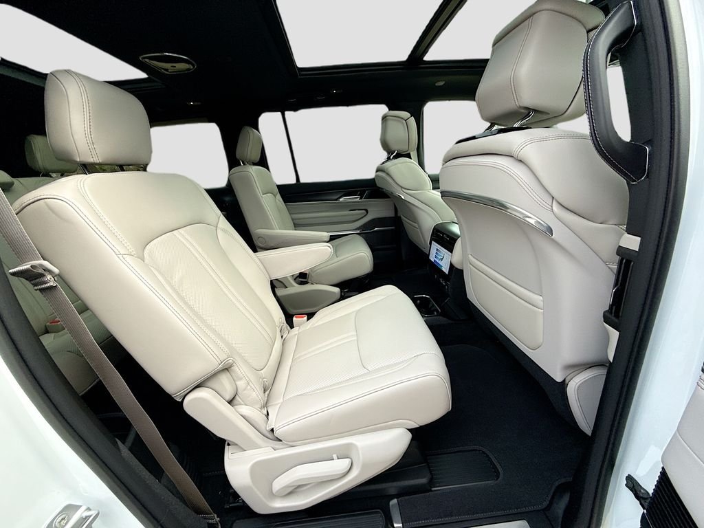 New 2026 Bright White Clear-Coat Exterior Paint Jeep Summit Obsidian image 37
