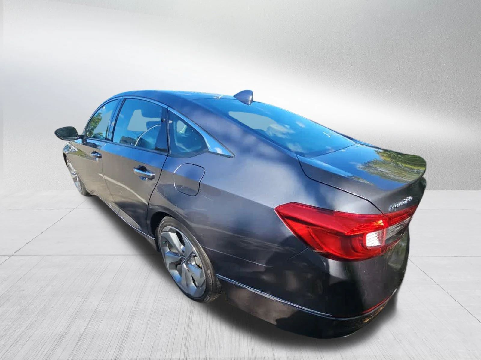 Certified Used 2018 Crystal Black Pearl Honda Touring 1.5T image 6