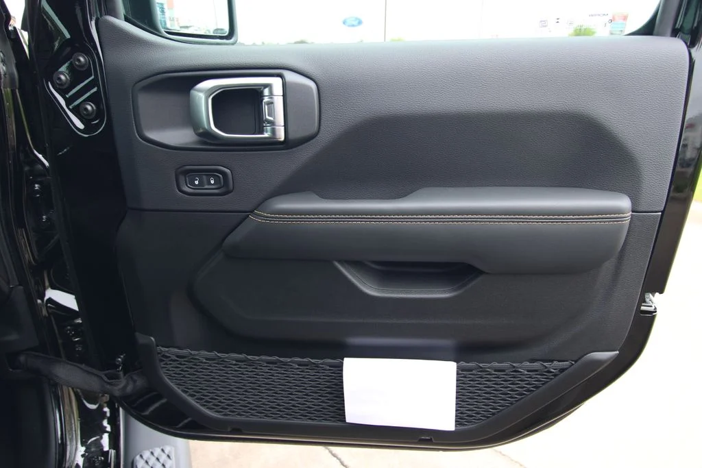 New 2026 Black Clear-Coat Exterior Paint Jeep Sahara image 43