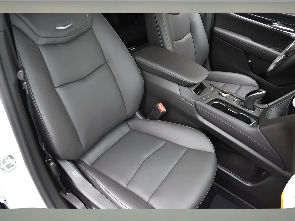 Used 2026 CRYSTAL WHITE TRICOAT Cadillac FWD Premium Luxury image 29