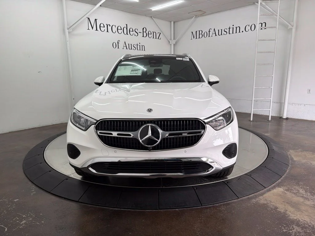 New 2027 White Mercedes-Benz GLC 300 image 2