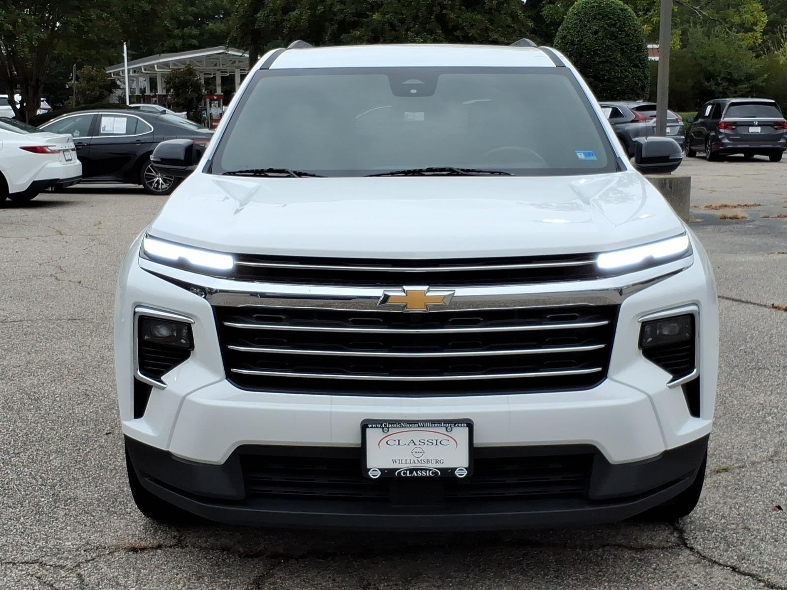 Used 2025 Summit White Chevrolet AWD LT image 2