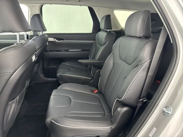 Used 2025 Silver Hyundai SEL Premium image 31