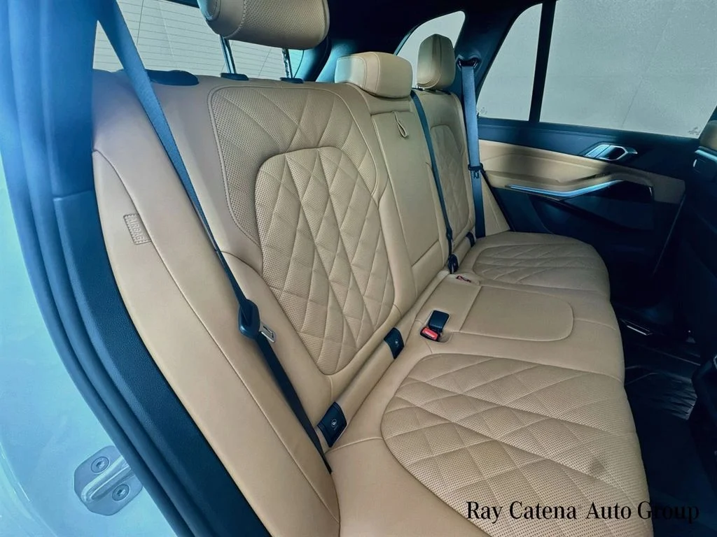 Used 2026 White BMW xDrive40i image 29