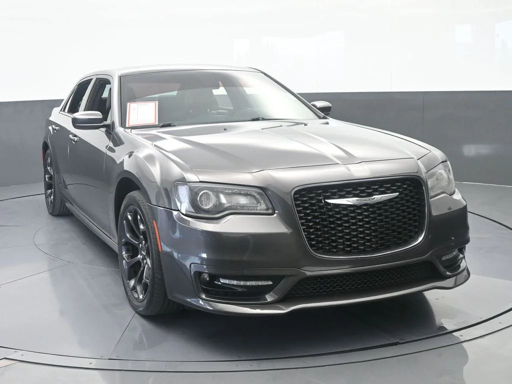 Used 2020 Granite Crystal Metallic Clearcoat Chrysler S image 9