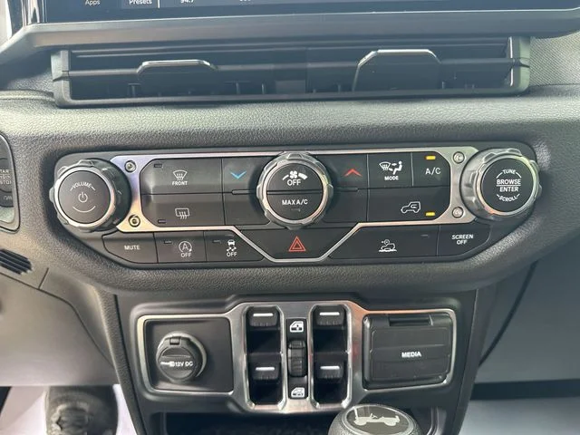 Used 2024 Silver Jeep Sport S image 18