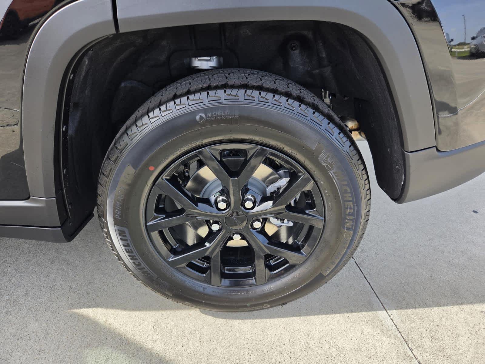 New 2026 Diamond Black Crystal Pearlcoat Jeep Laredo Altitude image 20