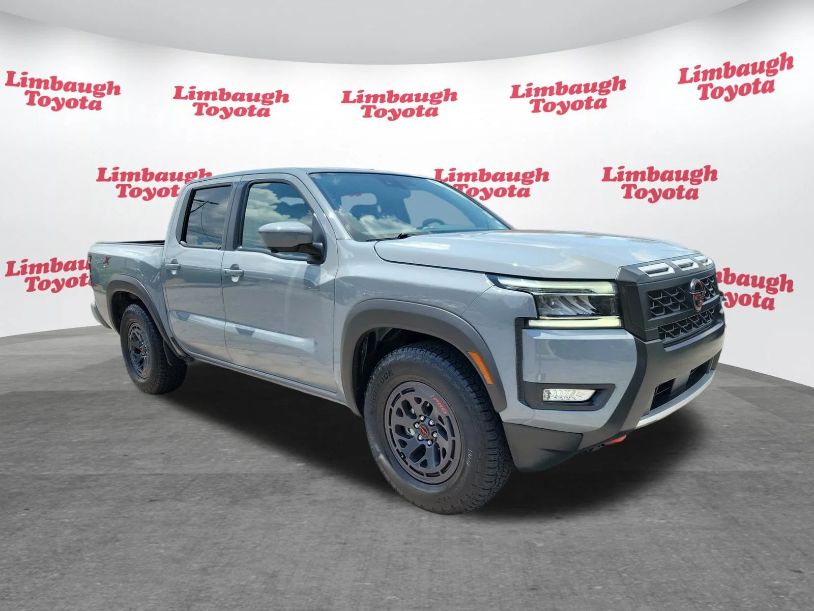 Used 2025 Boulder Gray Pearl Nissan PRO-X image 19
