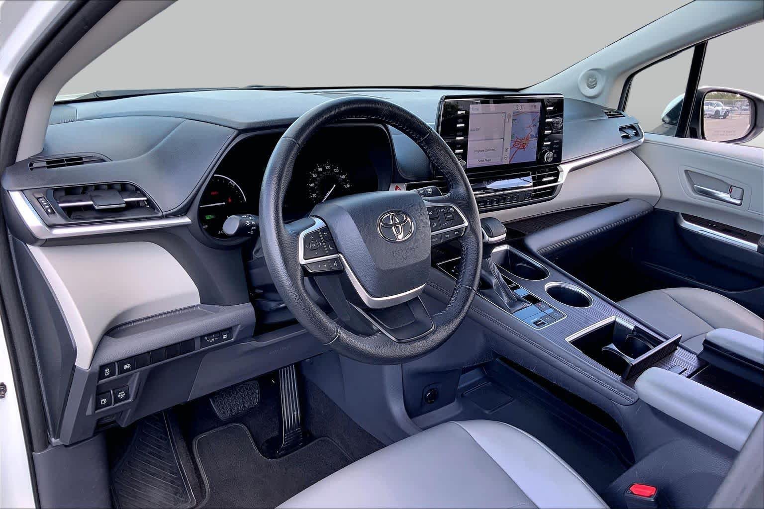 Used 2021 Blizzard Pearl Toyota XLE image 17