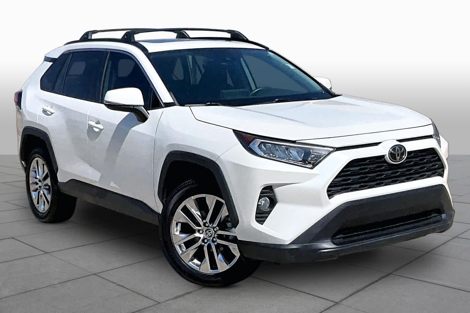 Used 2021 Blizzard Pearl Toyota XLE Premium image 3