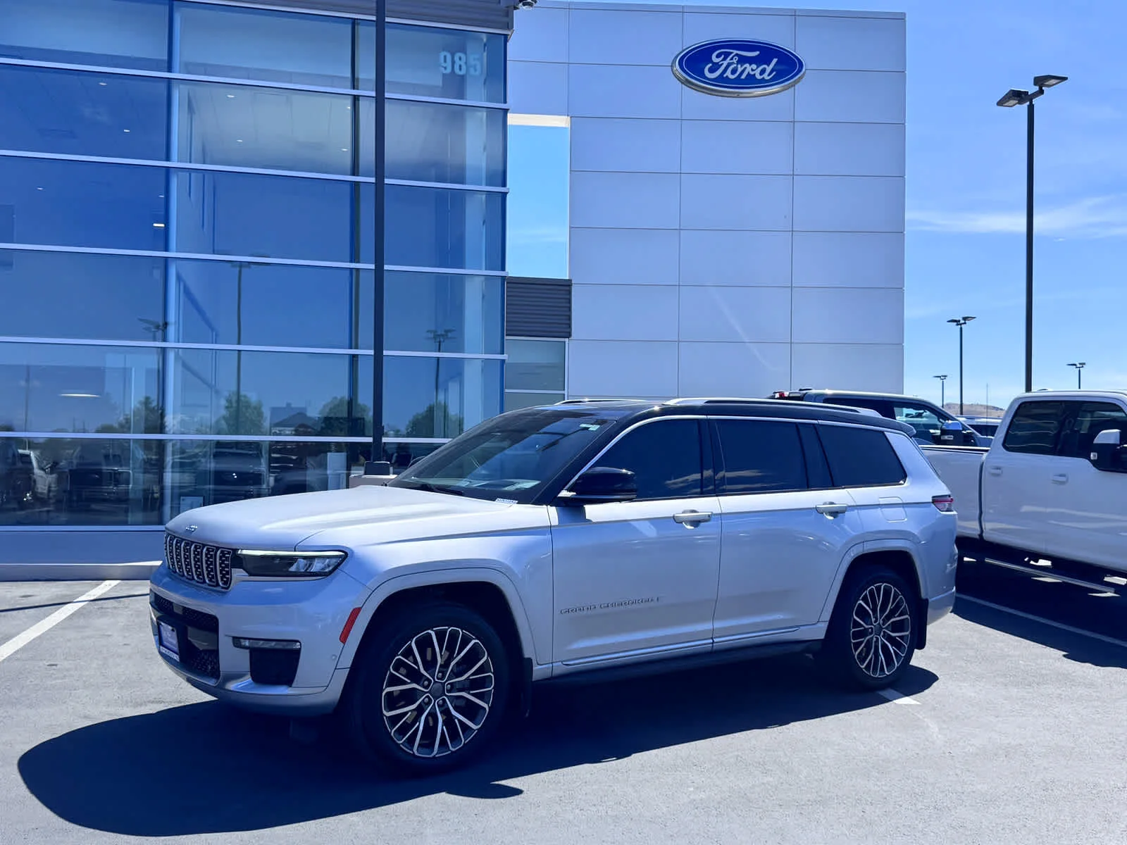 2022 Jeep Grand Cherokee L Summit Reserve 4x4's photo