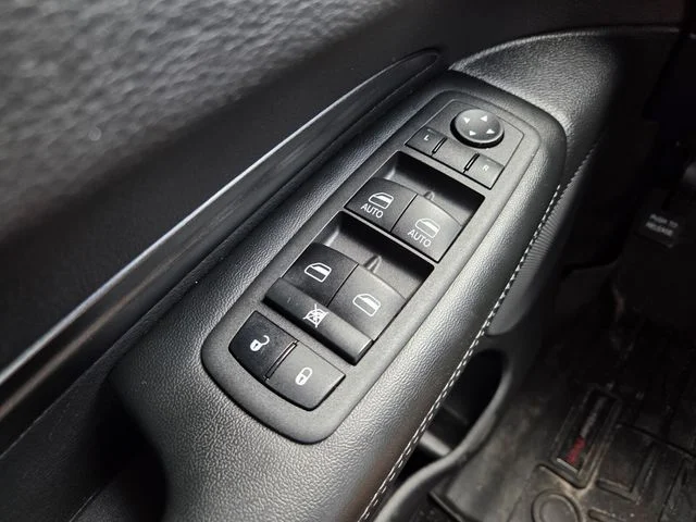 Used 2022 White Dodge SXT image 21
