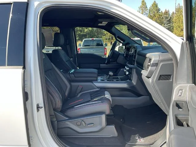 New 2025 Oxford White Ford XLT image 9