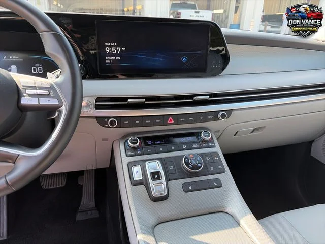 Used 2025 Black Hyundai SEL image 17