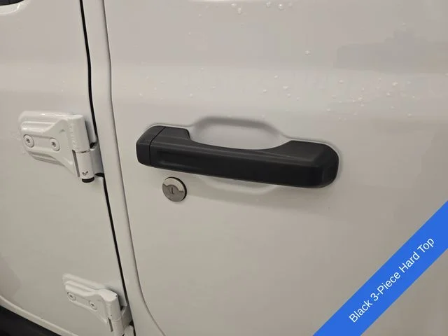 Used 2021 Bright White Clearcoat Jeep Unlimited Rubicon image 9