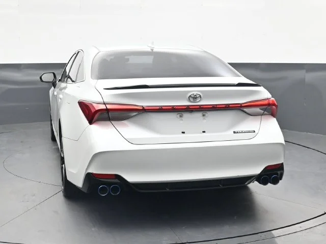 Used 2019 Pearl Toyota Touring image 6