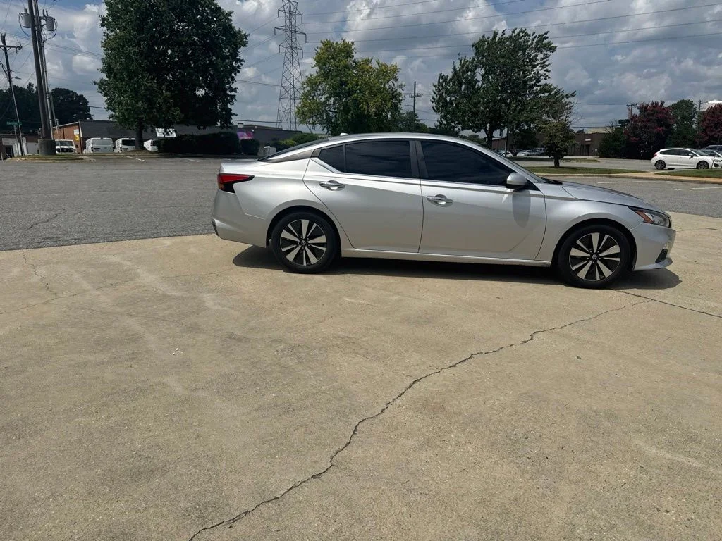 Used 2021 Silver Nissan 2.5 SV image 11