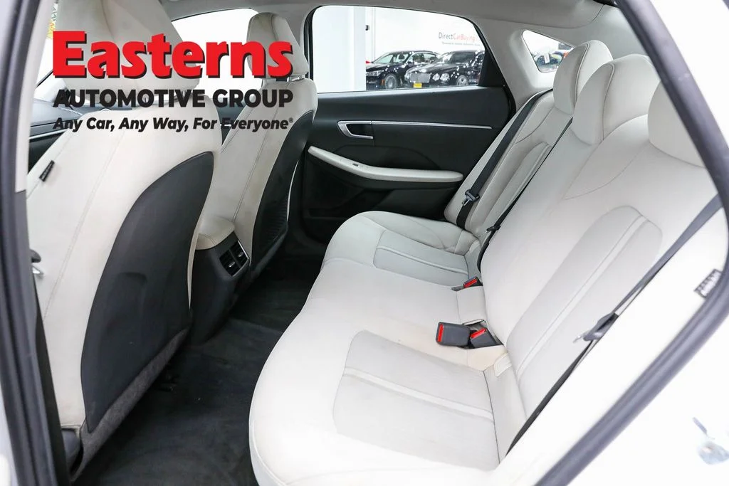 Used 2021 White Hyundai Blue image 20