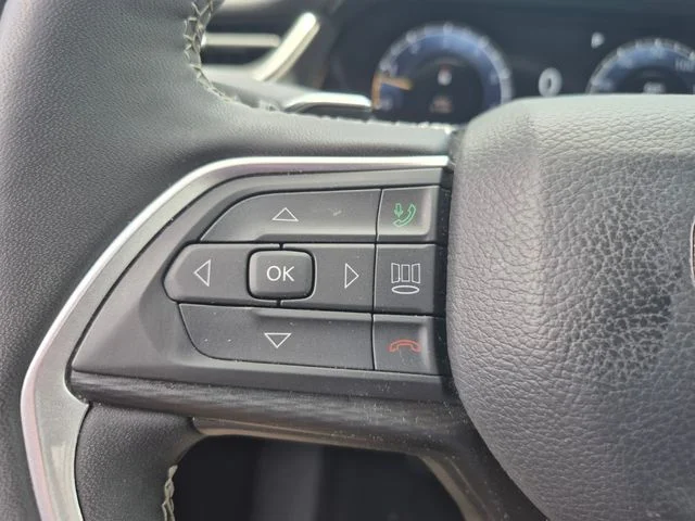 Used 2025 Silver Jeep Altitude image 20