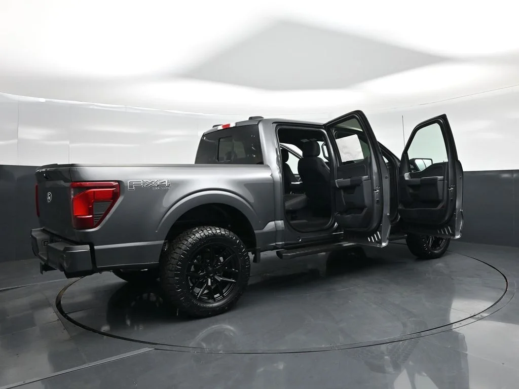 New 2026 Carbonized Gray Metallic Ford XLT image 5