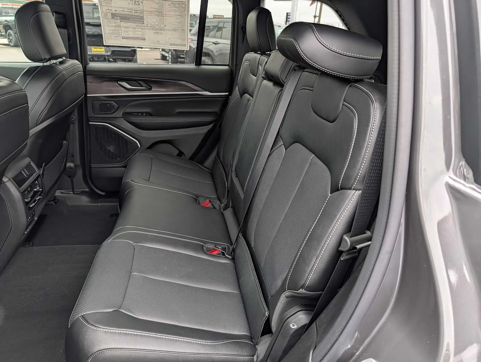 New 2026 Baltic Gray Metallic Clear-Coat Exterior Paint Jeep Limited Reserve image 10