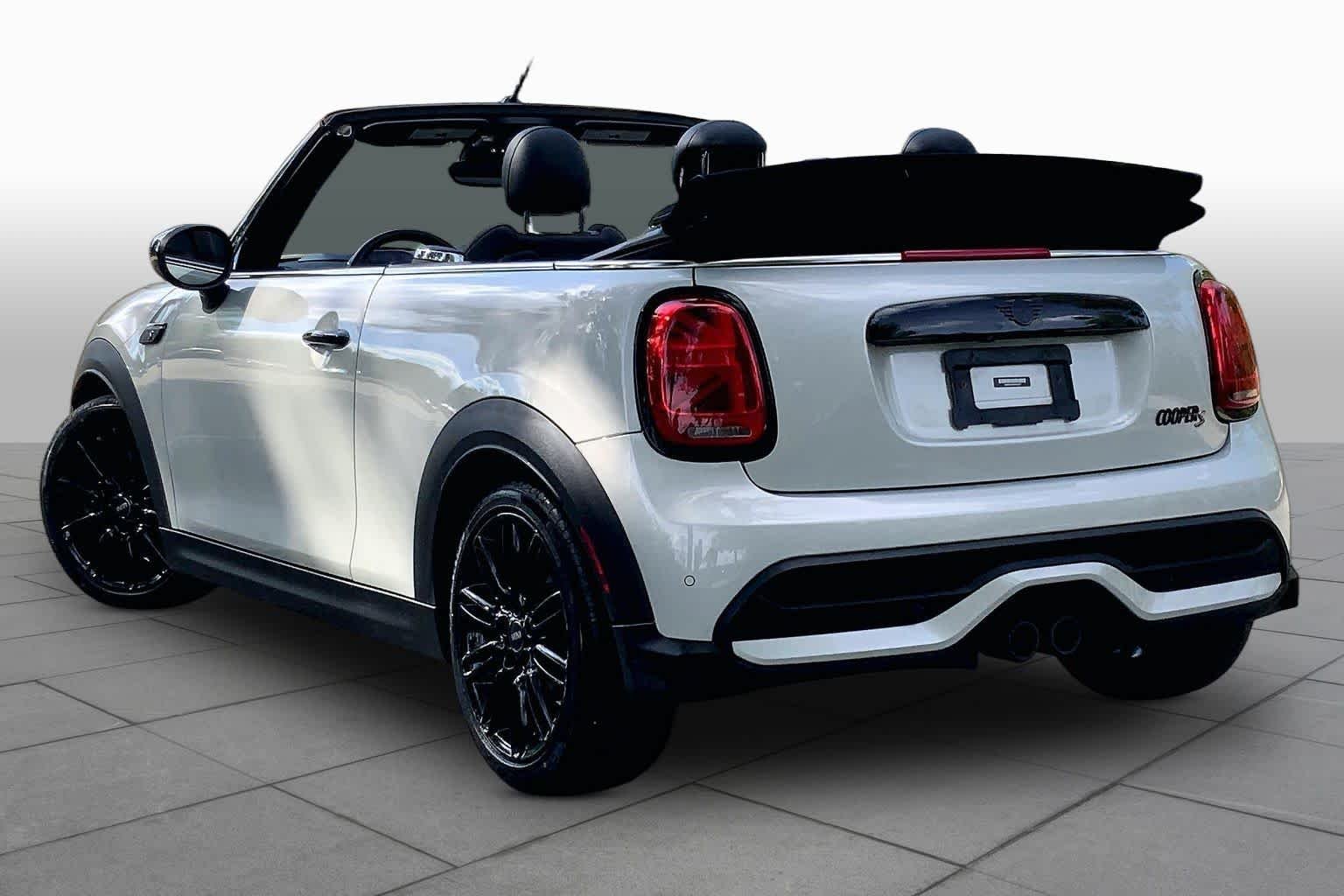 Used 2022 White Silver Metallic MINI Cooper S image 11