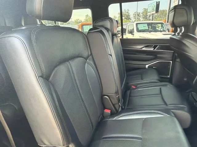 Used 2024 Diamond Black Crystal Pearlcoat Jeep Series III image 13