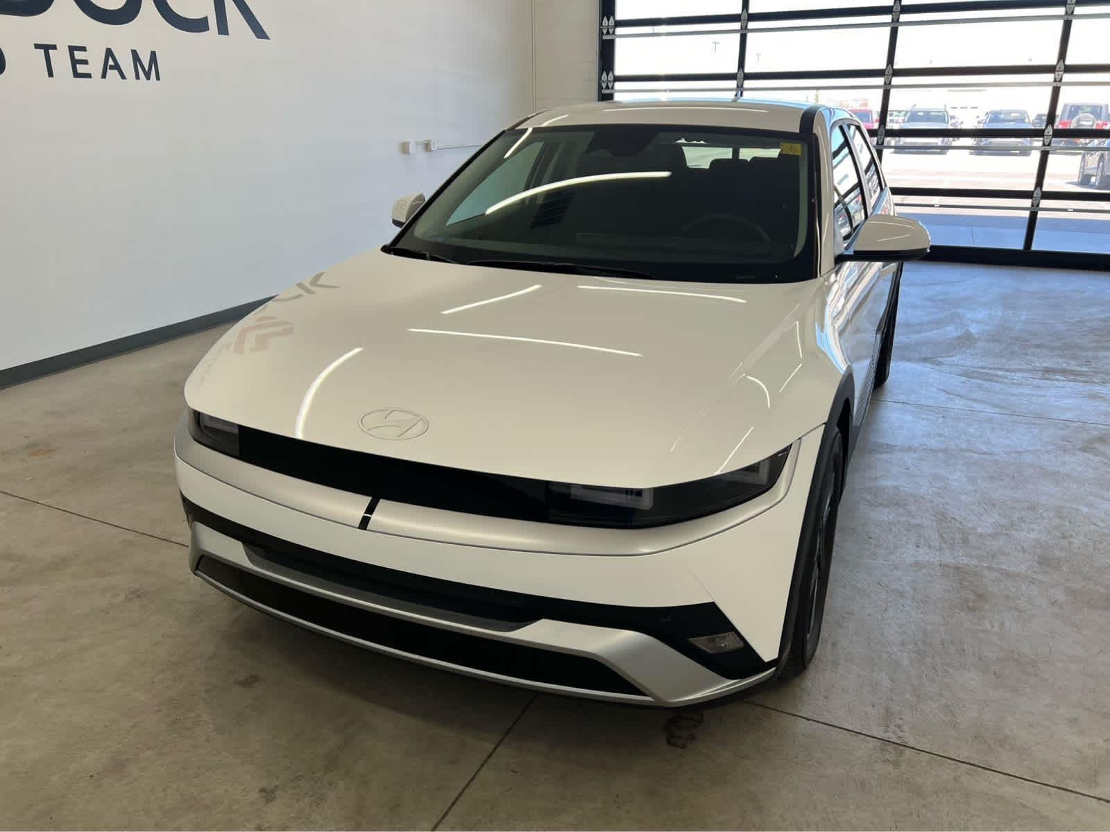 Used 2025 Atlas White Hyundai SE image 6