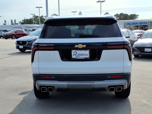 Used 2025 Summit White Chevrolet LT image 6