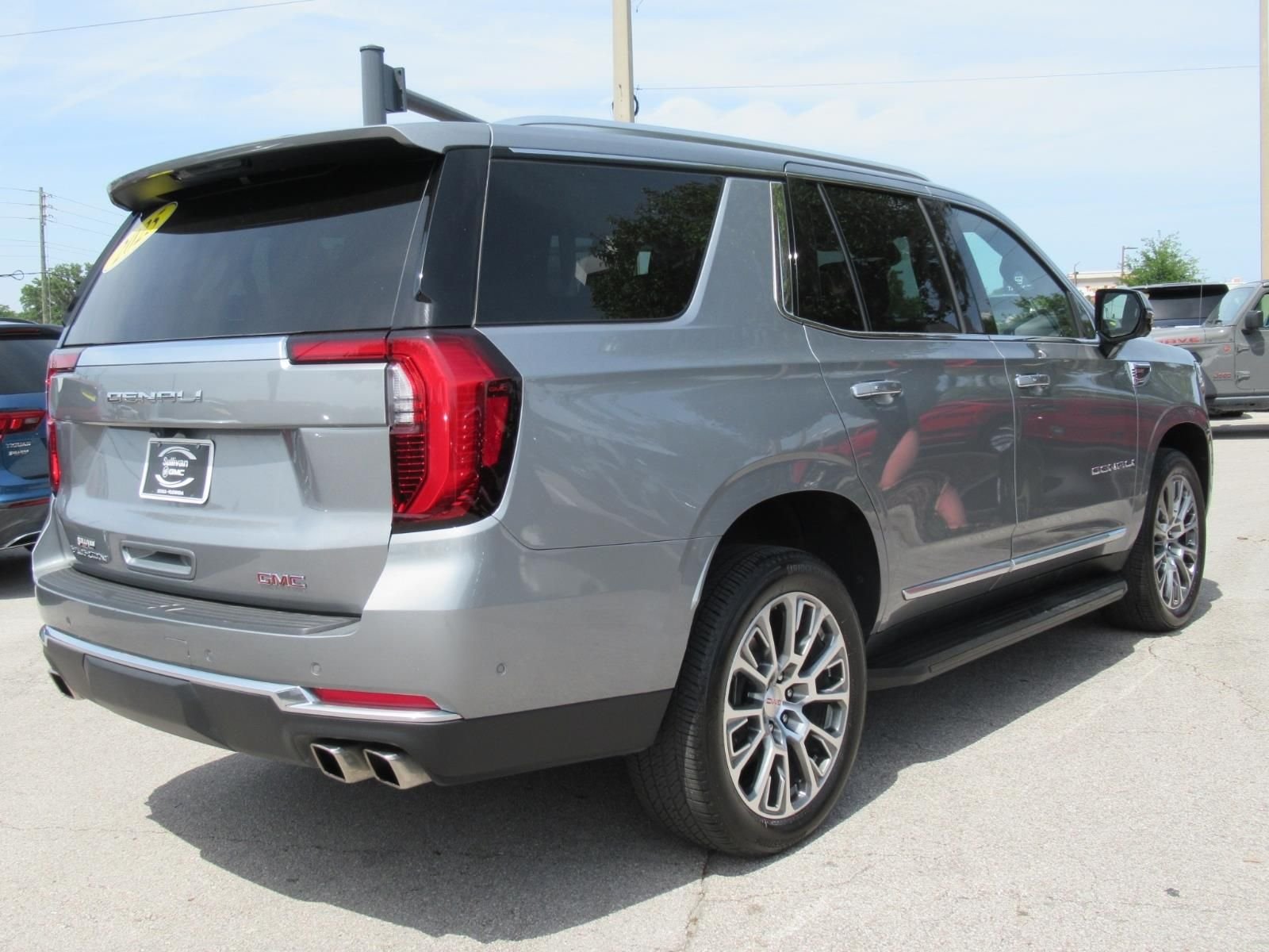 Used 2025 Silver GMC Denali image 7