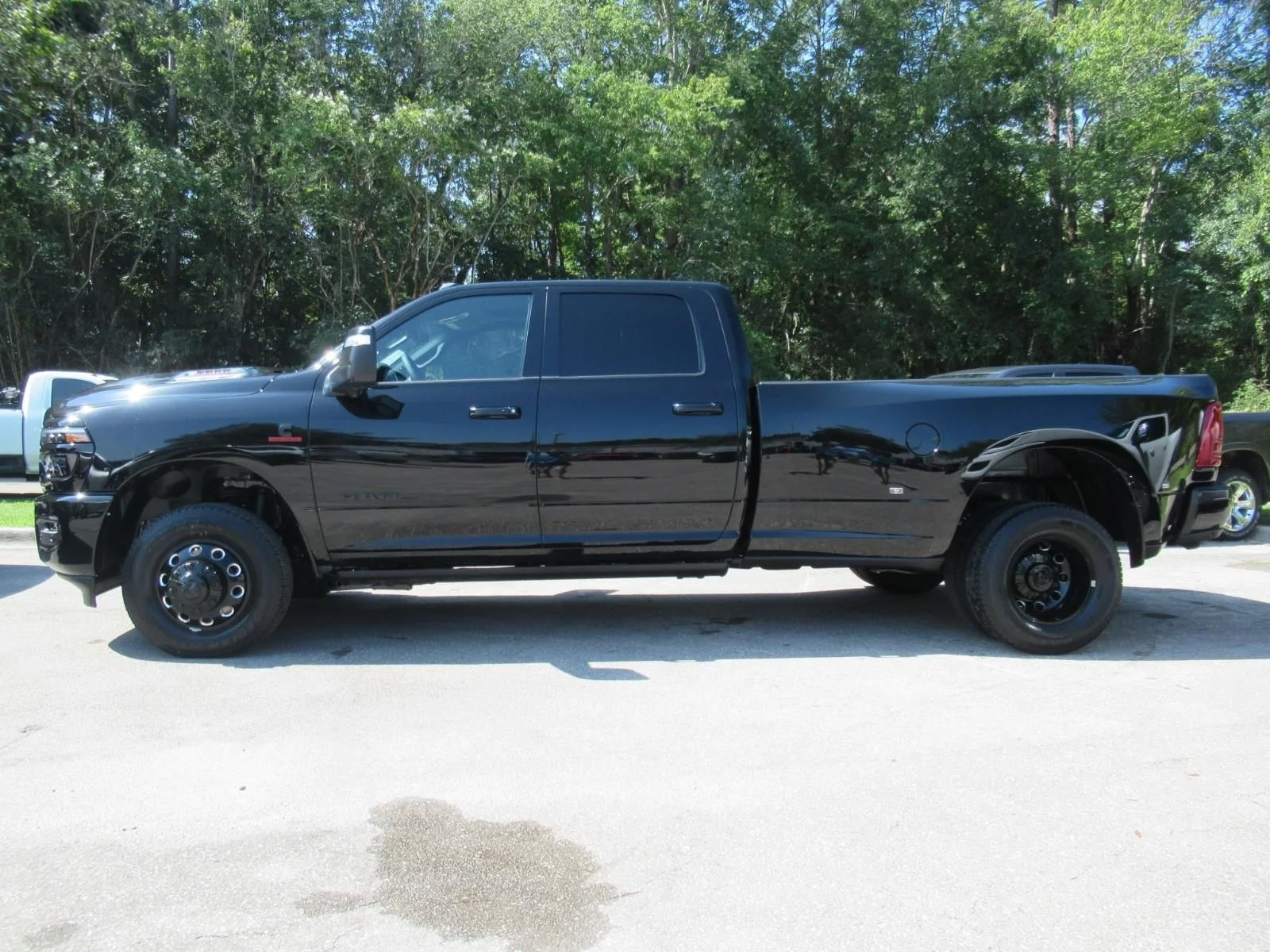 New 2027 Diamond Black Crystal Pearlcoat RAM Laramie image 4