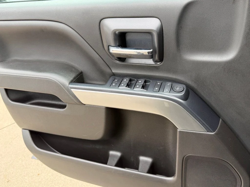 Used 2018 Graphite Metallic Chevrolet LT image 24