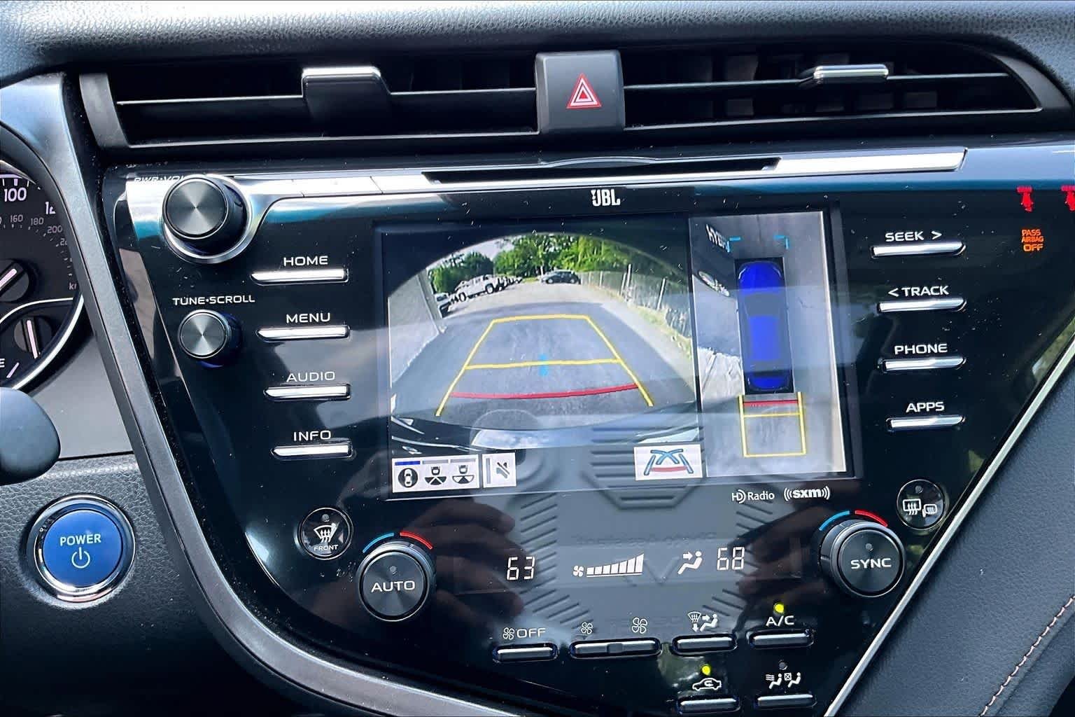 Used 2018 Galactic Aqua Mica Toyota Hybrid XLE image 27