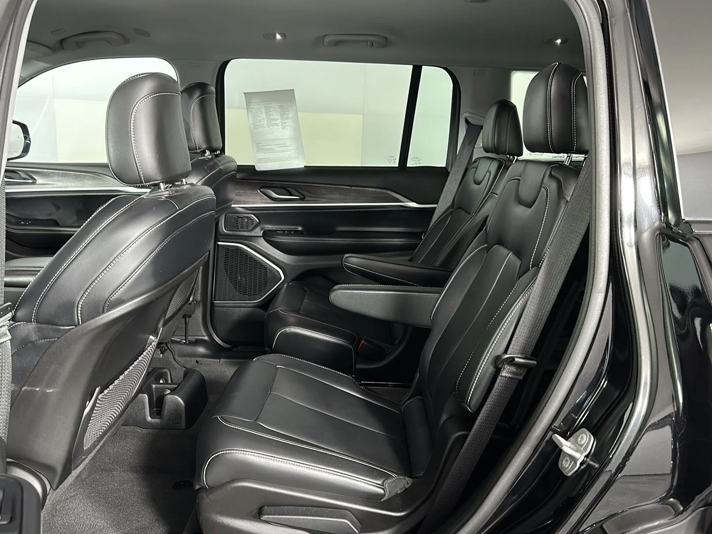 Used 2021 Diamond Black Crystal Pearlcoat Jeep Limited image 23