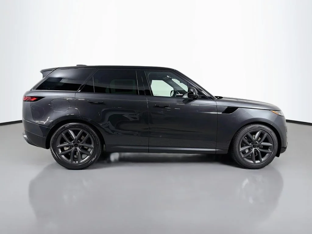 New 2027 Carpathian Grey Land Rover SE image 4