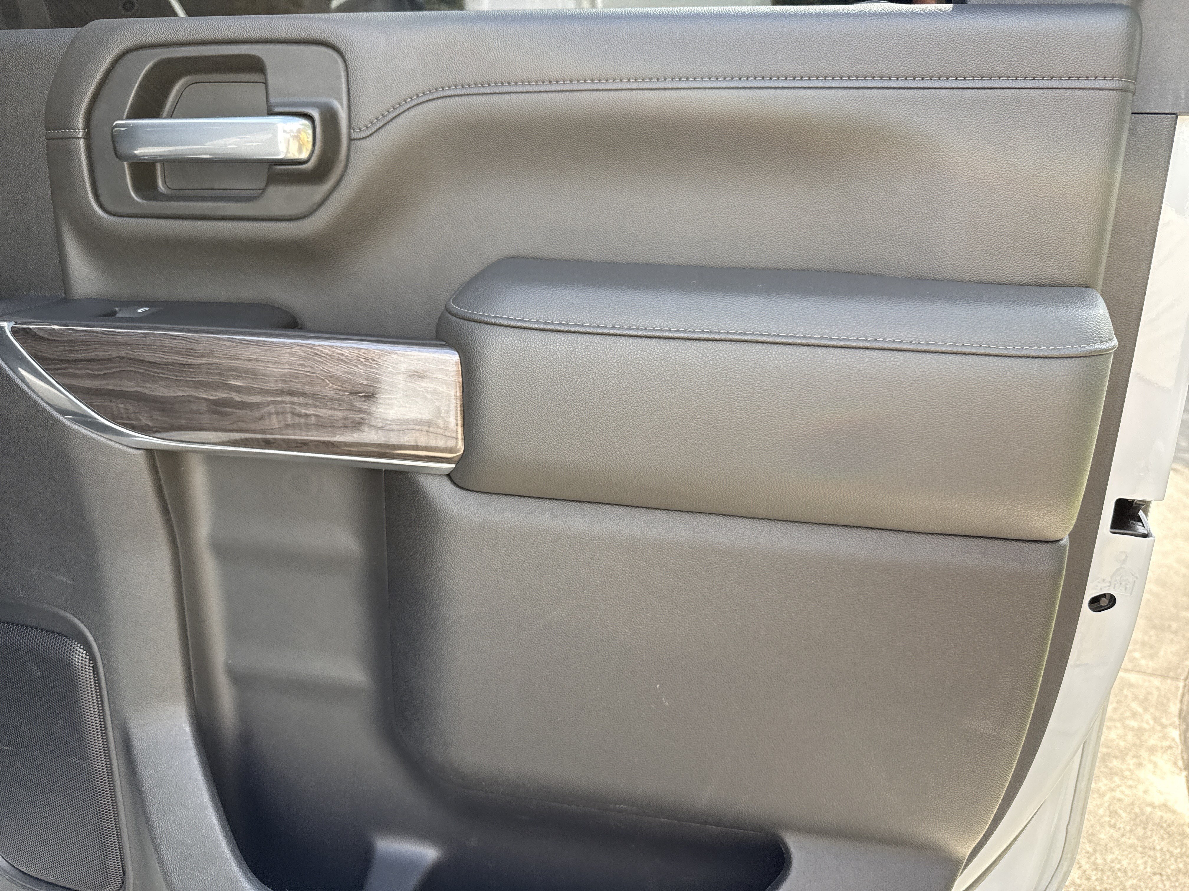 Used 2022 Summit White Chevrolet LTZ image 17
