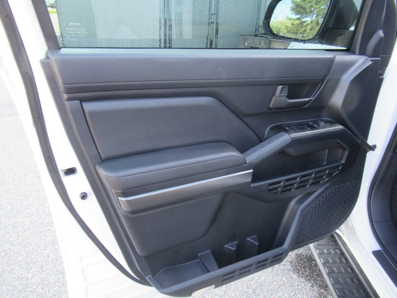 Used 2026 Ice Cap Toyota SR5 image 14
