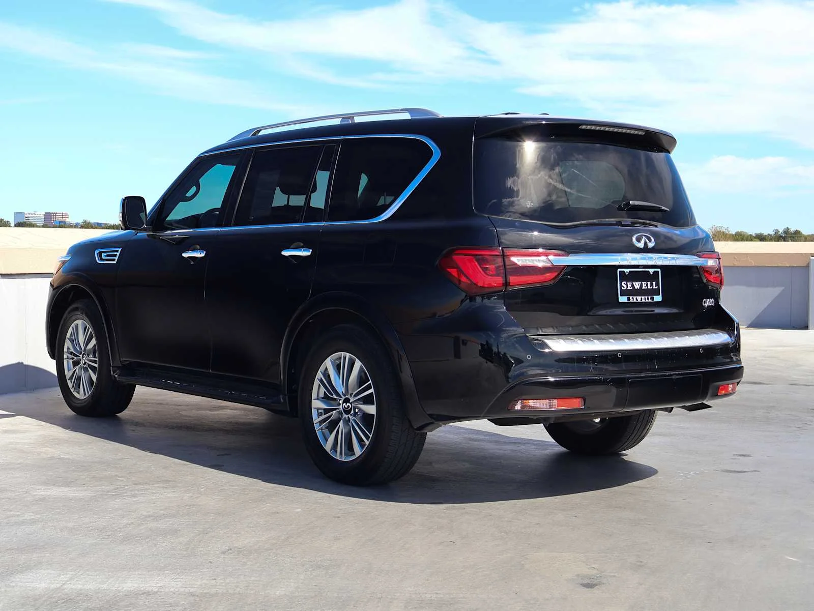Certified Used 2021 Black Obsidian INFINITI LUXE image 5