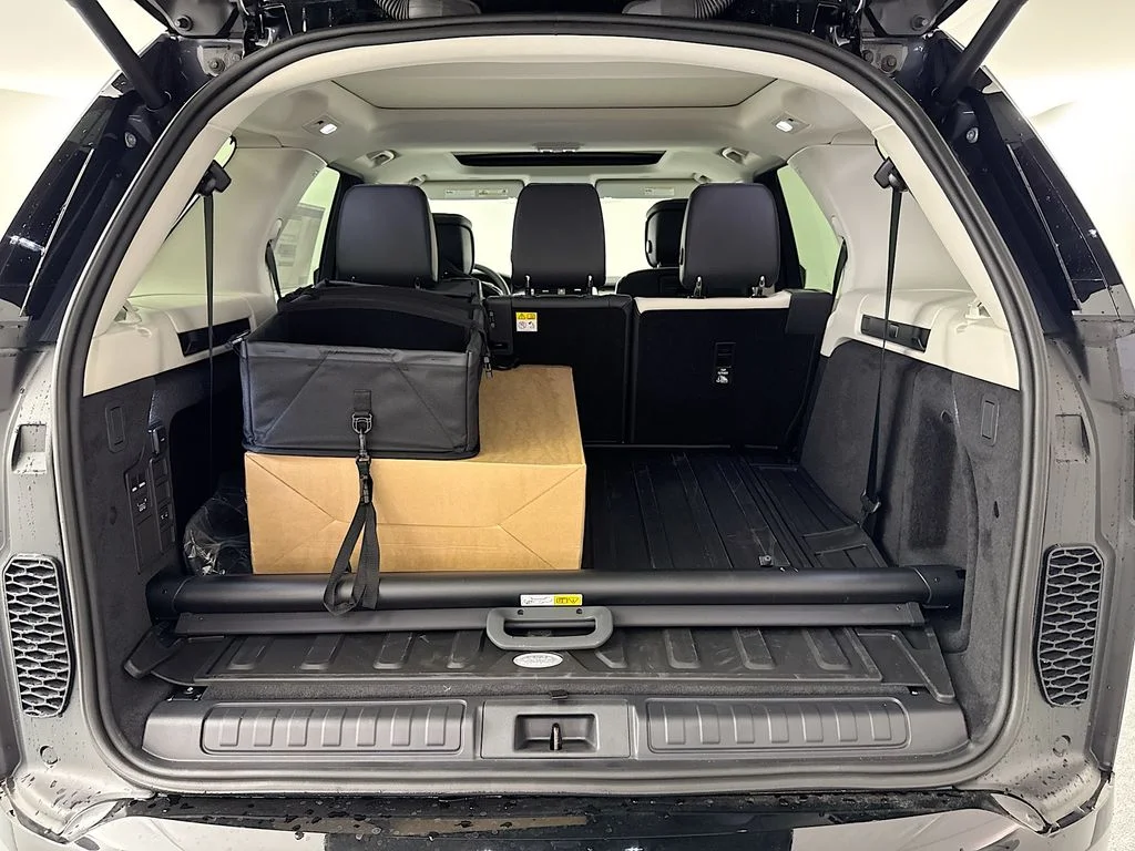 New 2026 Varesine Blue Land Rover Dynamic SE image 28