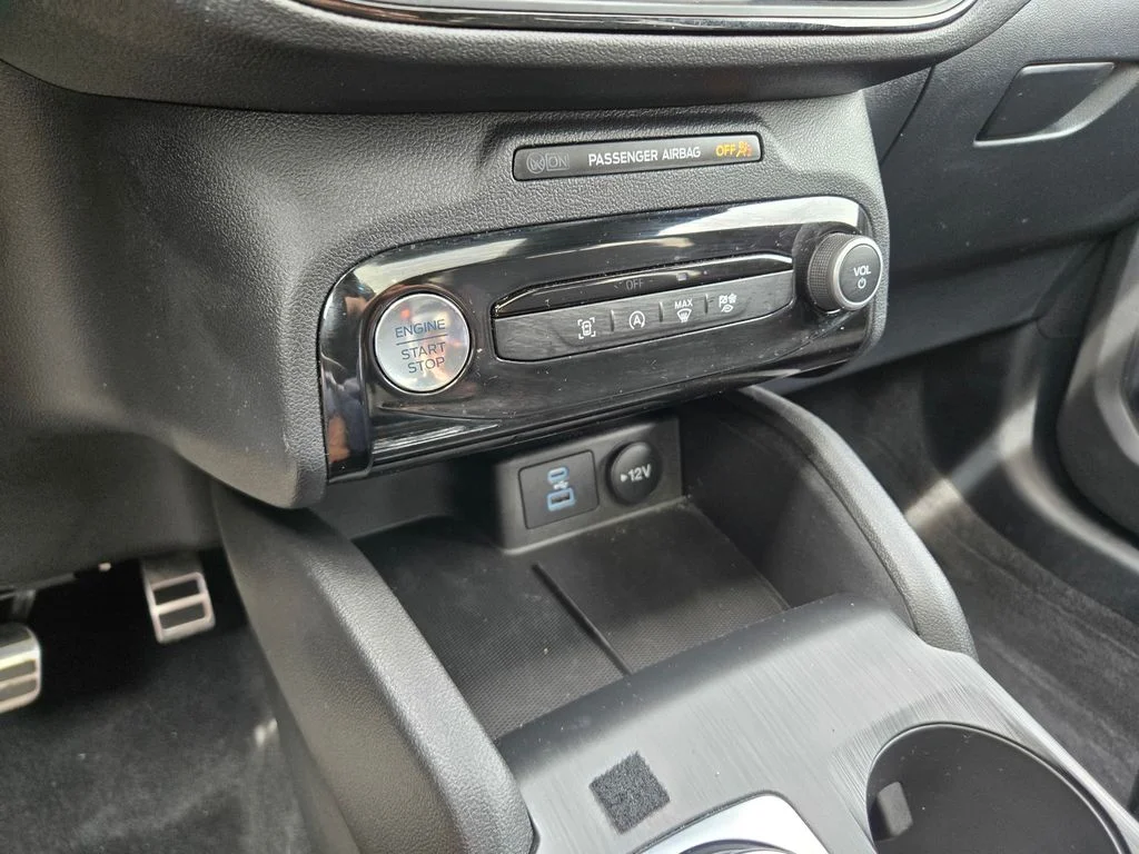 Used 2023 Agate Black Metallic Ford ST-Line image 10