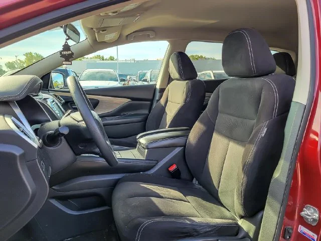 Used 2017 Red Nissan S image 8