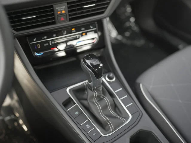 2025 Volkswagen Jetta Sport - Photo 15