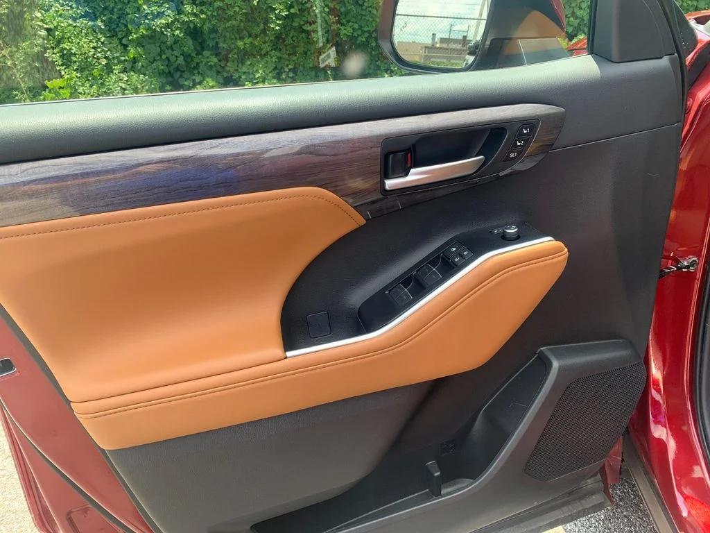 Used 2025 Red Toyota Platinum image 12