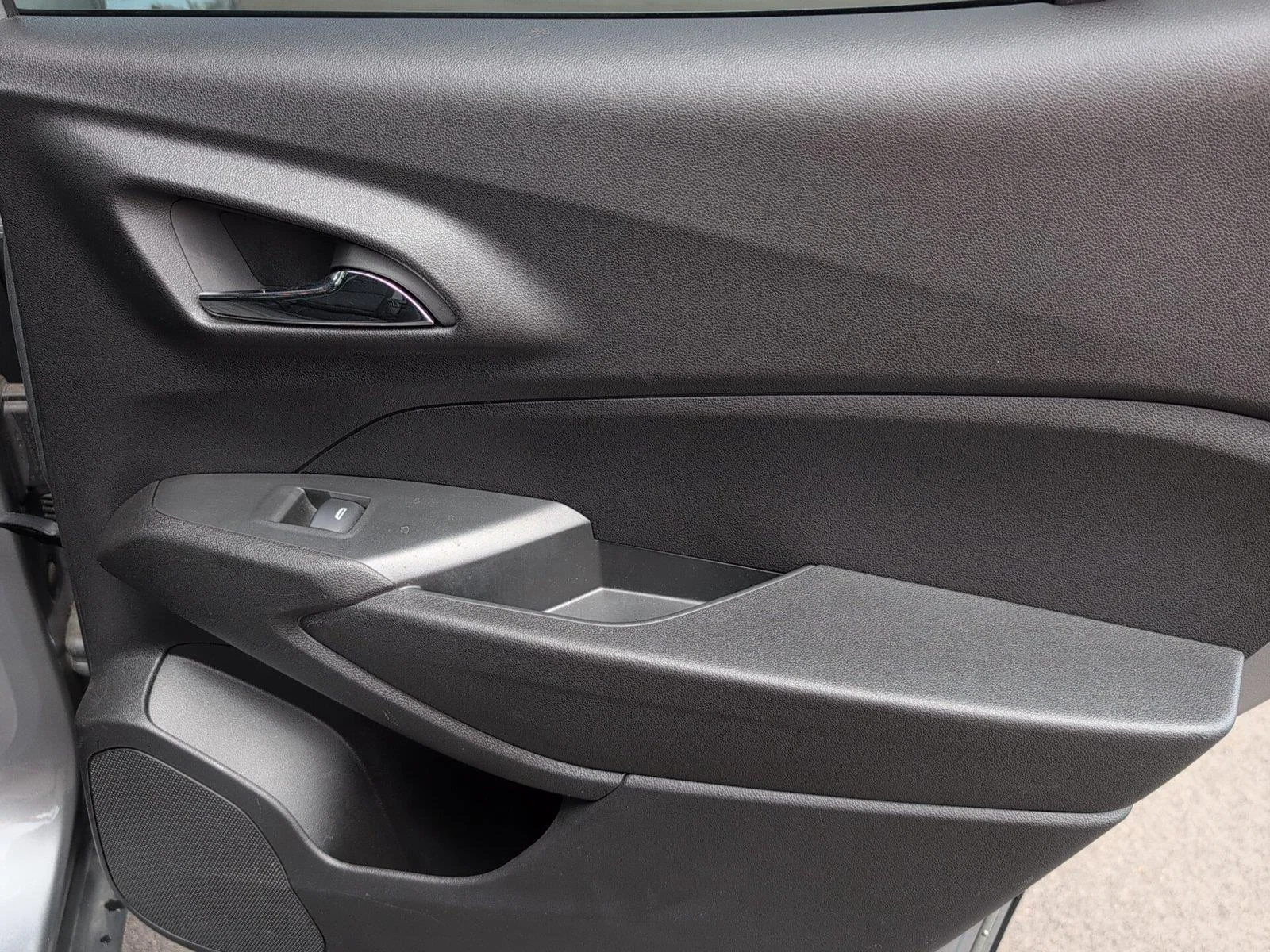 Used 2025 Sterling Gray Metallic Chevrolet LT image 36