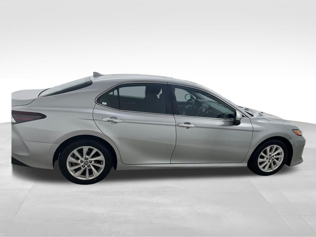Used 2022 Silver Toyota LE image 6