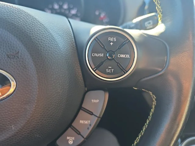 Used 2016 White Kia Plus image 18