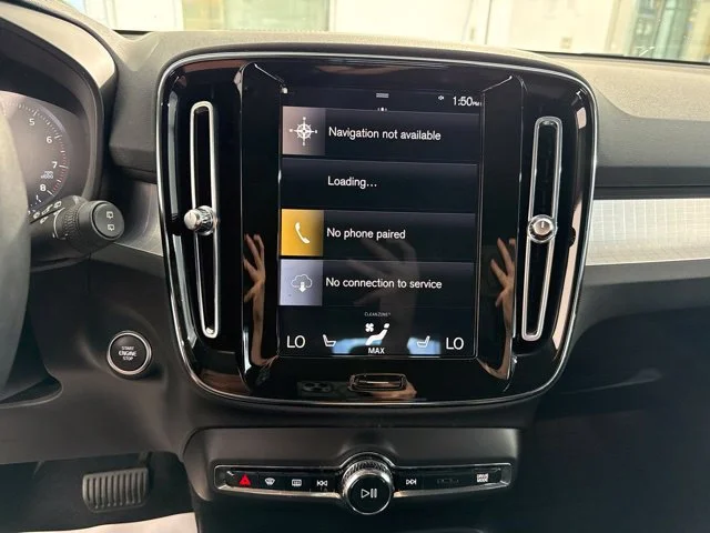 Used 2022  Volvo Momentum image 23